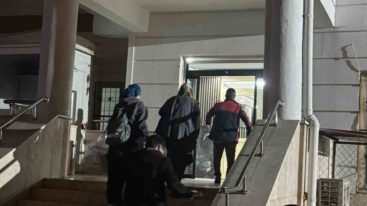 Osmaniye’de toprak kayması nedeniyle 3 ev tahliye edildi
