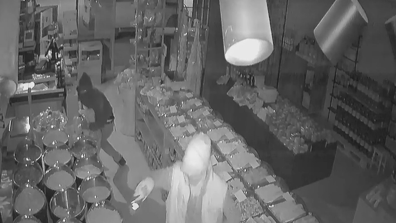 İş yerlerine giren hırsızlar ne bulduysa çaldı: 2 şüpheli tutuklandı
