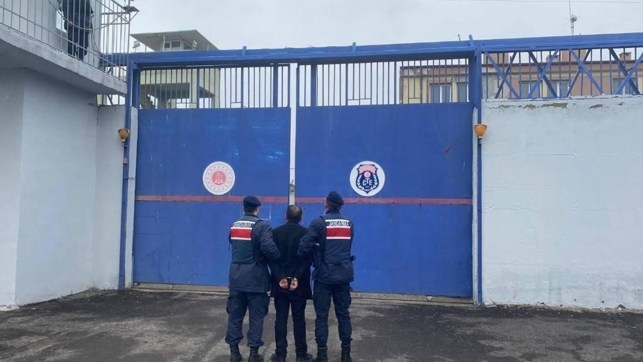 10 yıl 6 ay hapis cezası bulunan firari hükümlü yakalandı
