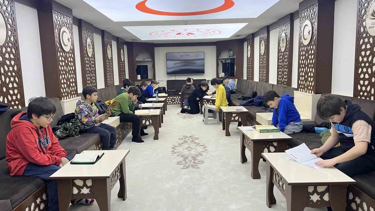 Bahçeşehir Gençlik Merkezinde Kur’an kursu kayıtları devam ediyor
