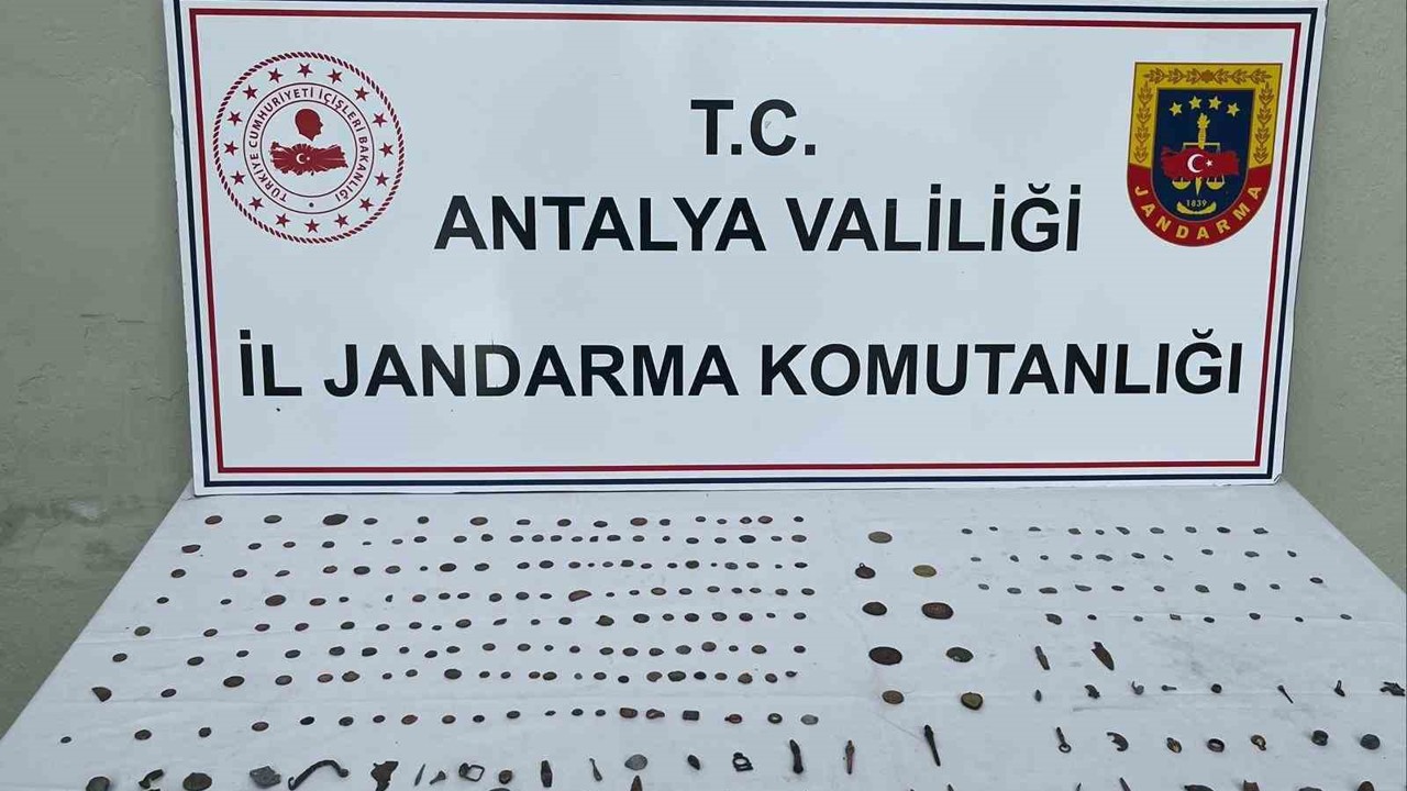 Antalya’da 281 adet tarihi eser ele geçirildi
