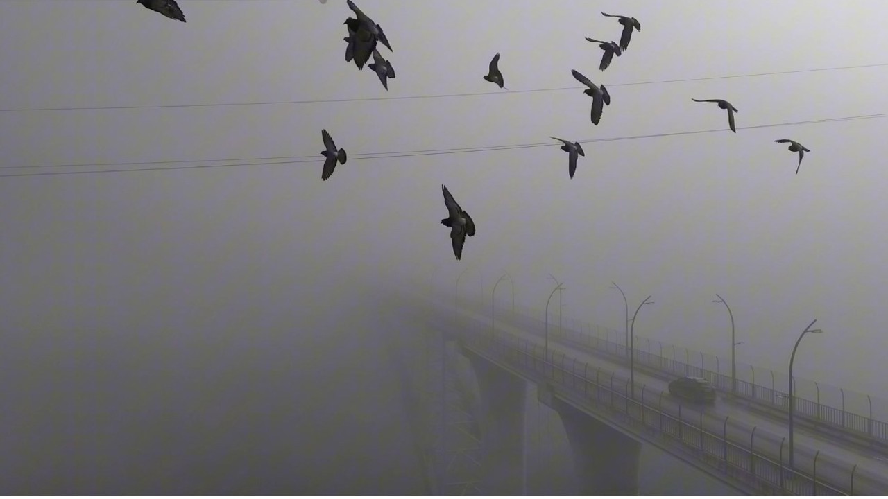 Yoğun sisten kaybolan yapılar dronla görüntülendi
