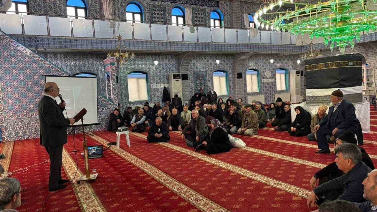 Umre yolcularına yönelik seminer
