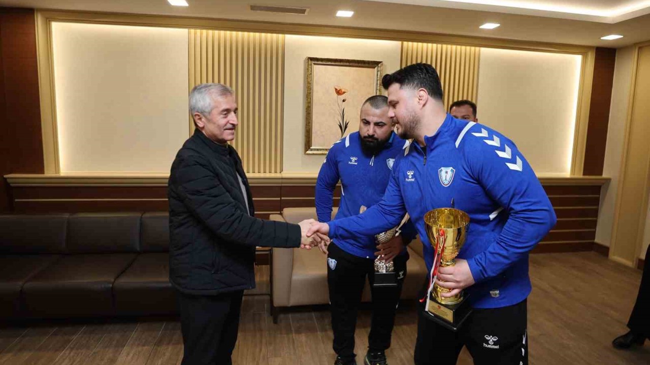 Şahinbey’in şampiyon güreşçilerinden büyük başarı
