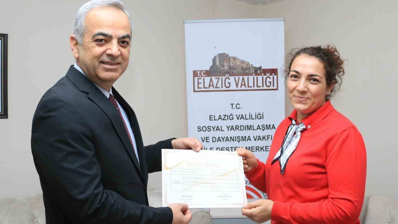 Elazığ aile destek merkezi kursiyerlerine sertifika
