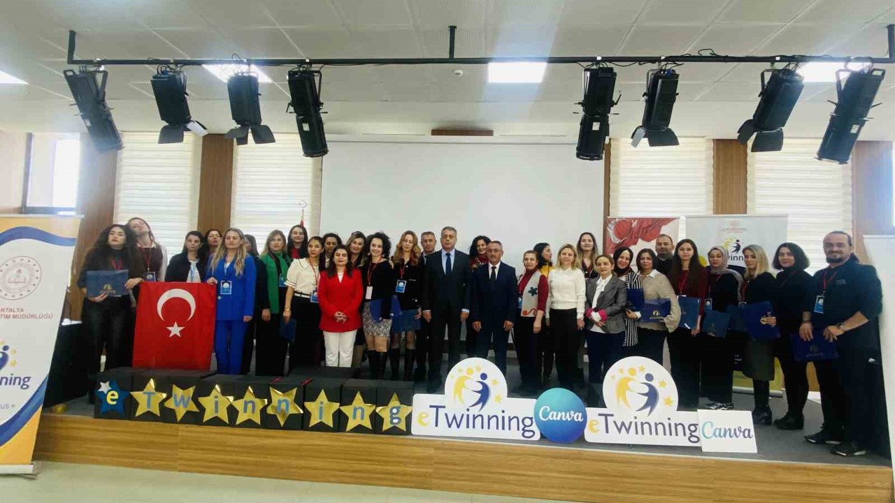 Aksu’da öğretmenlere dijital dönüşüm konusunda uygulamalı eğitim
