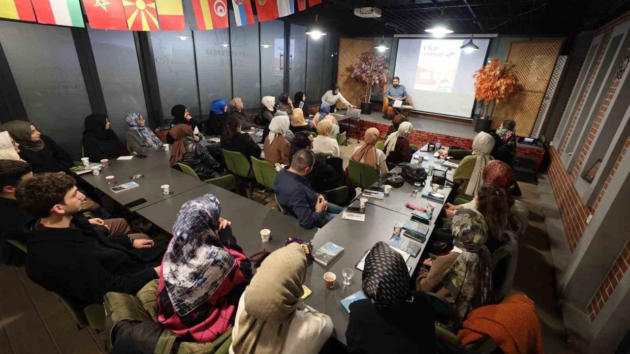 Kitaphane’de Doğu Türkistan konuşuldu
