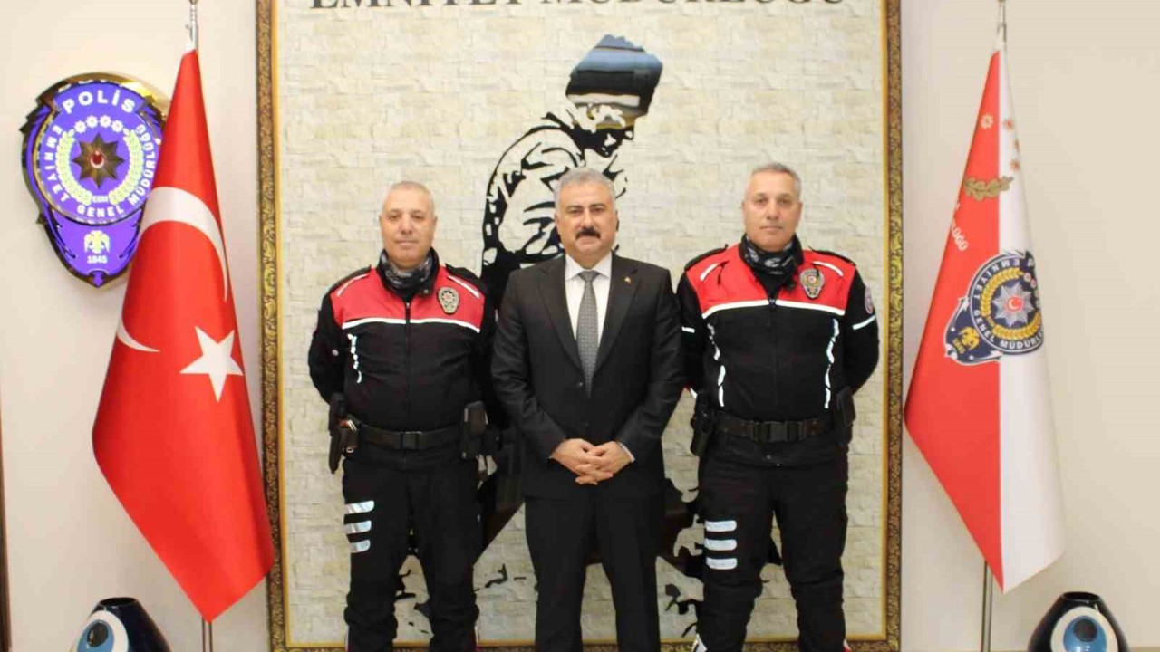 Manisa’nın ikiz polisleri emekliye ayrıldı
