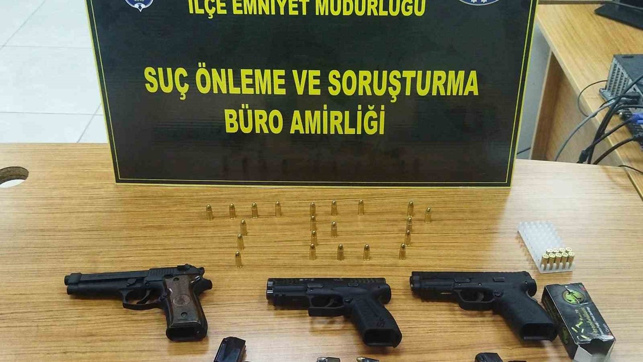 Bulanık’ta huzur uygulaması: Silah ve uyuşturucu madde ele geçirildi
