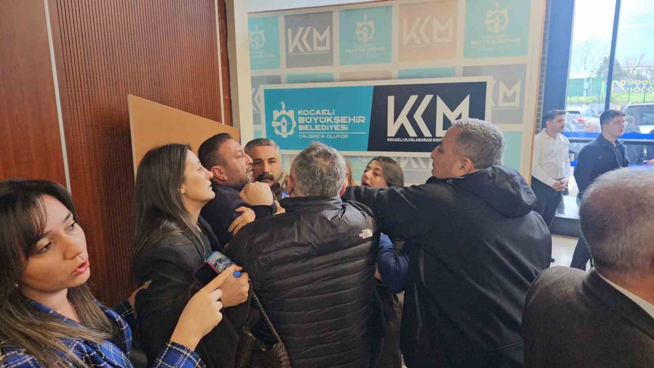 CHP’li meclis üyesinden ağza alınmayacak küfürler
