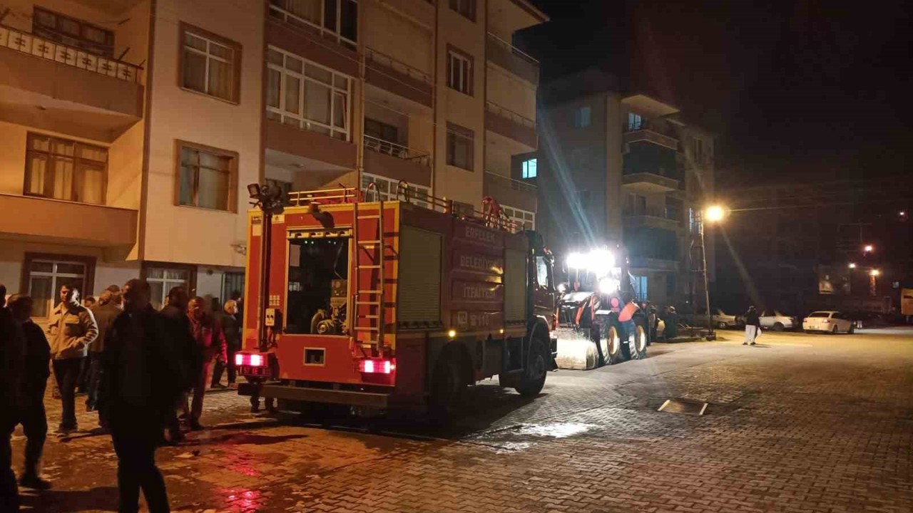 Sinop’ta 4 katlı binanın odunluğunda yangın
