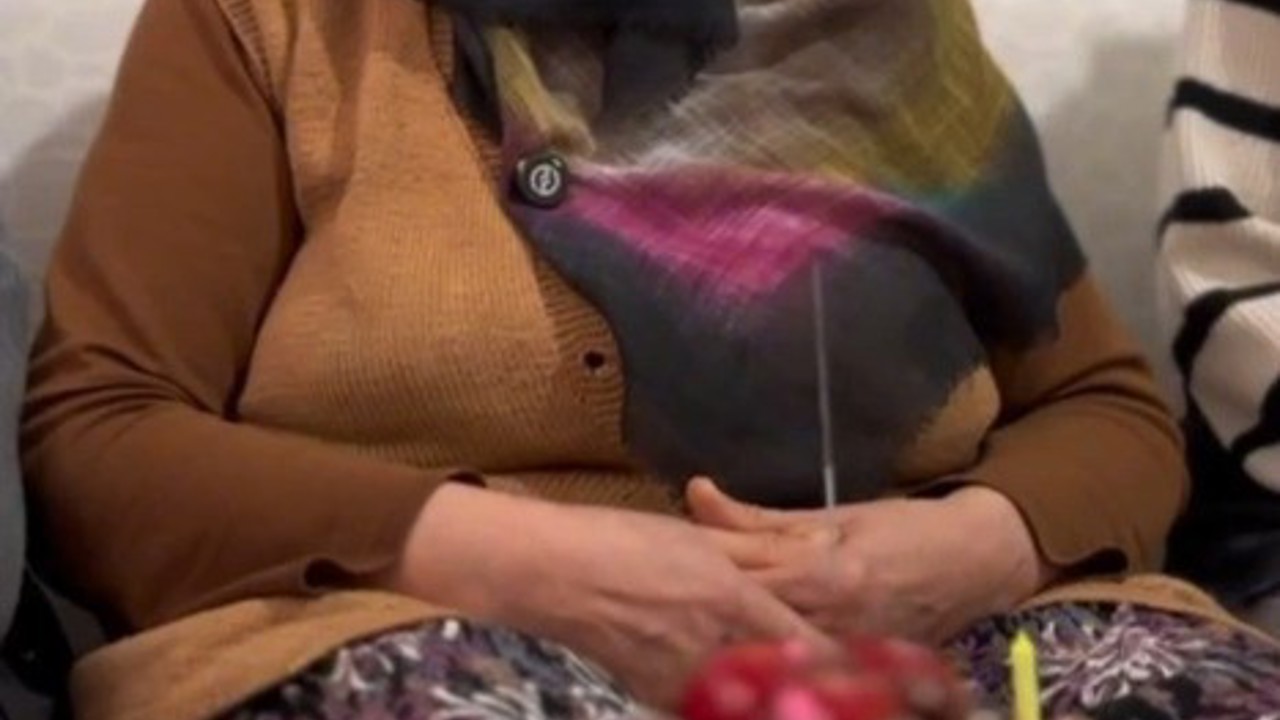 74 yaşında ilk defa doğum günü kutladı
