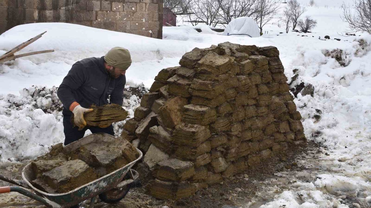 Köylülerin gelecek kış telaşı şimdiden başladı
