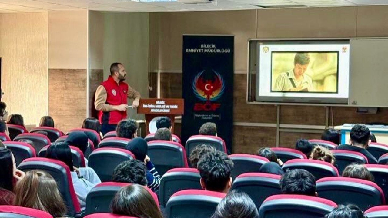 Bilecik’te "Gençlik Ve Güvenli Gelecek Projesi" kapsamında öğrencilere bilgilendirme
