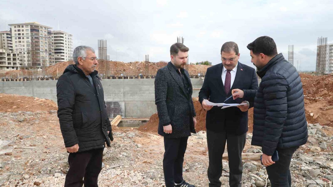 Haliliye’de yarı olimpik yüzme havuzunda yapım çalışmaları sürüyor
