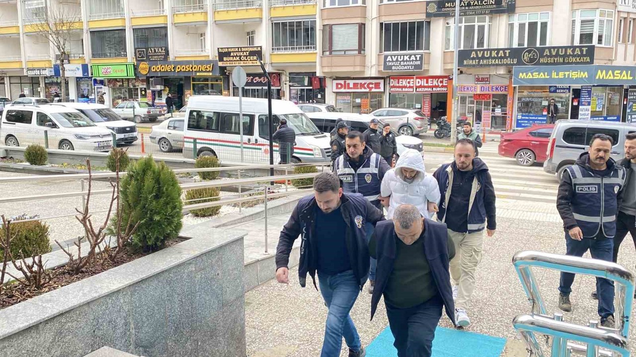 Milyonlara liralık vurgun yapan dolandırıcılara GSM hattı temin eden şahıslara operasyon: 7 gözaltı
