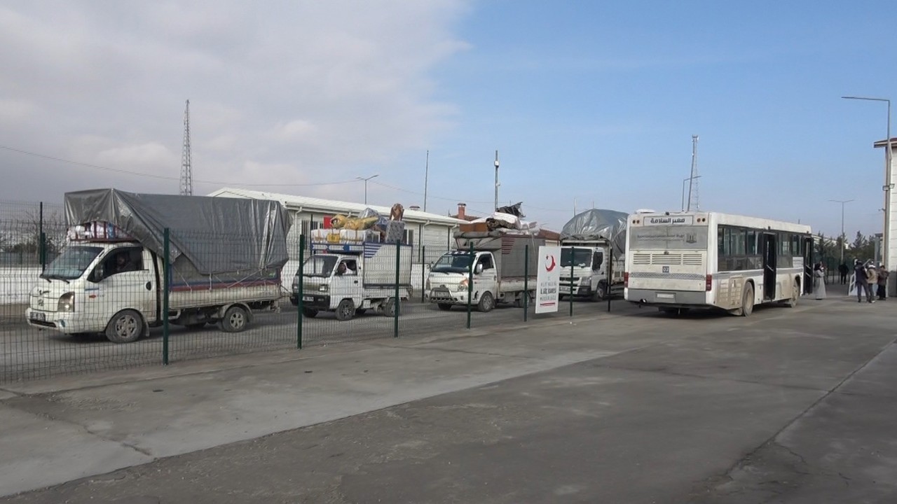 Suriyelilerin gönüllü geri dönüşü sürüyor
