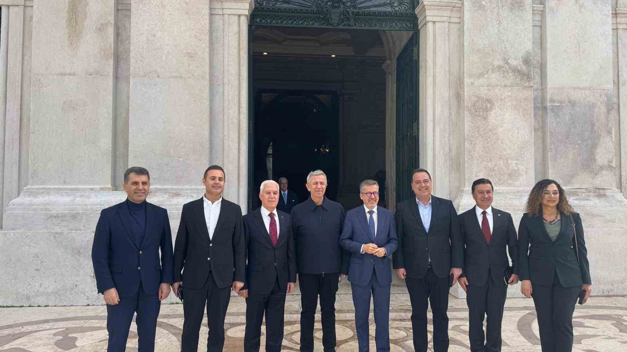 Başkan Bozbey Avrupa’da tarihi kent modelini inceledi
