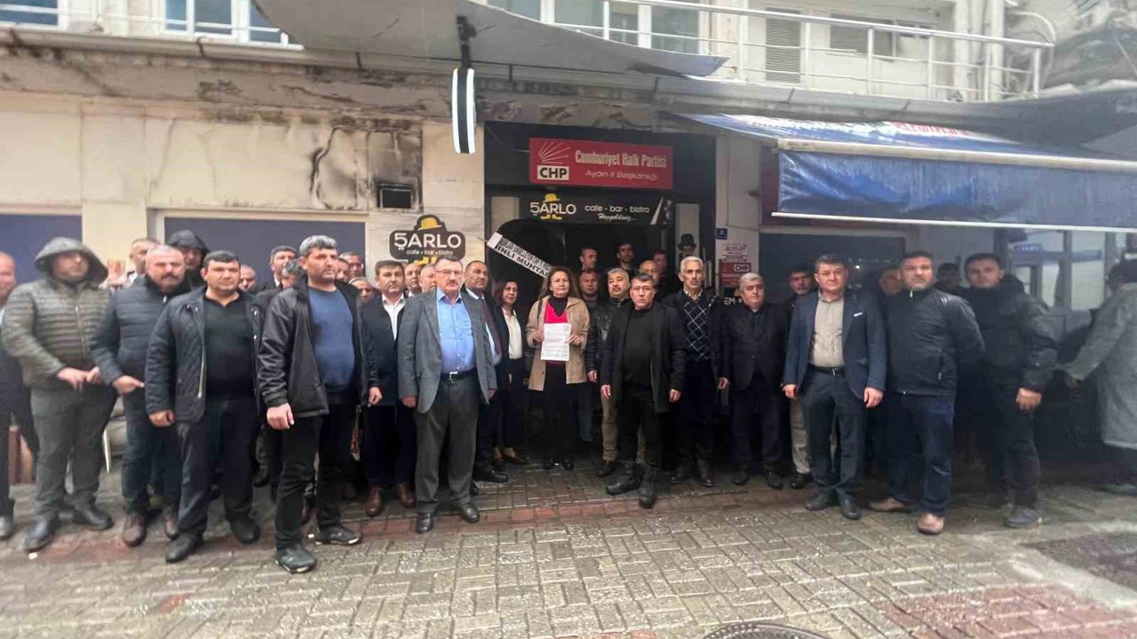 Aydınlı 50 muhtardan CHP’ye siyah çelenk

