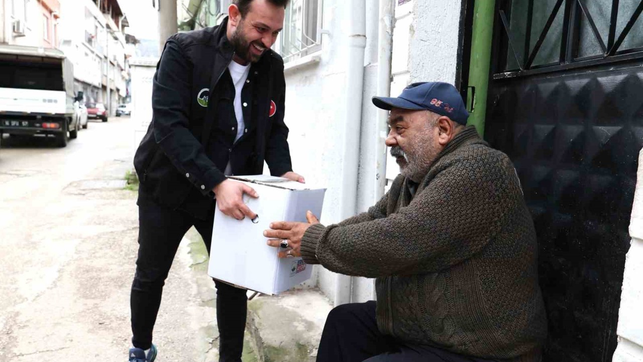 Osmangazi’de Ramazan kolisi dağıtımı devam ediyor
