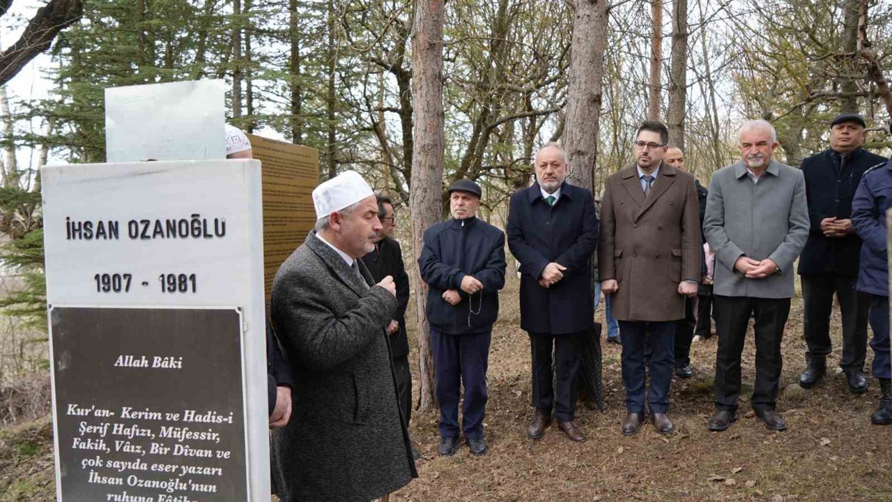 Halk Ozanı İhsan Ozanoğlu vefatının 45. yılında dualarla anıldı
