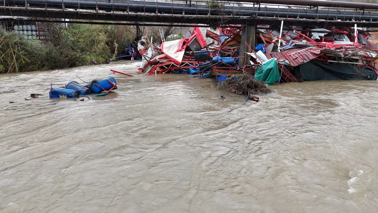 Dimçayı taştı, işletmeler su altında kaldı hasarın boyutu dronla görüntülendi
