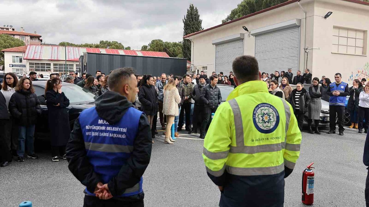 Büyükşehir’den afetlere hazırlık için "Tehlike Avı" ve deprem tatbikatı
