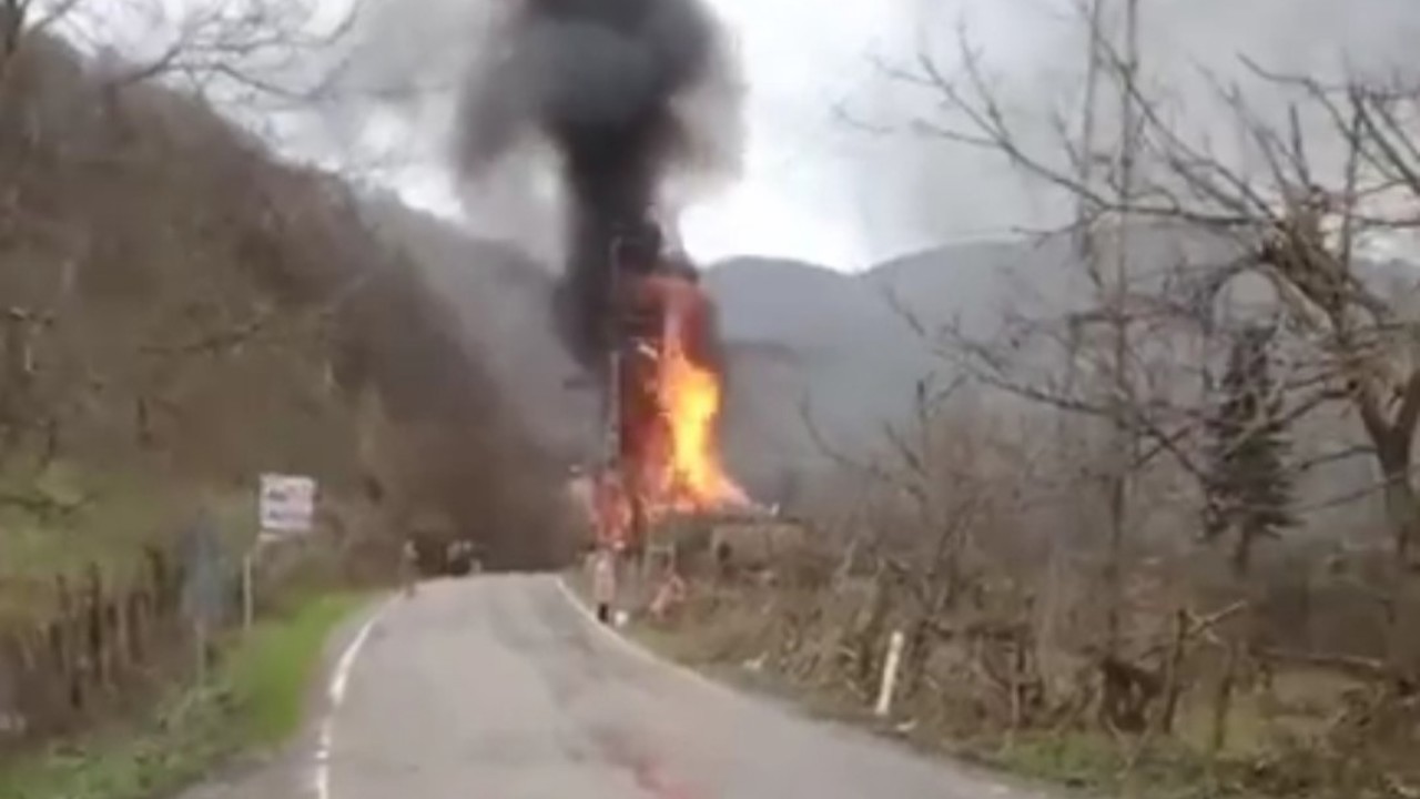 Mutfak tüpünden çıkan yangınla ev küle döndü
