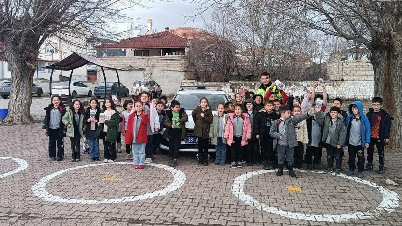 Tomarza’da öğrencilere trafik eğitimi verildi
