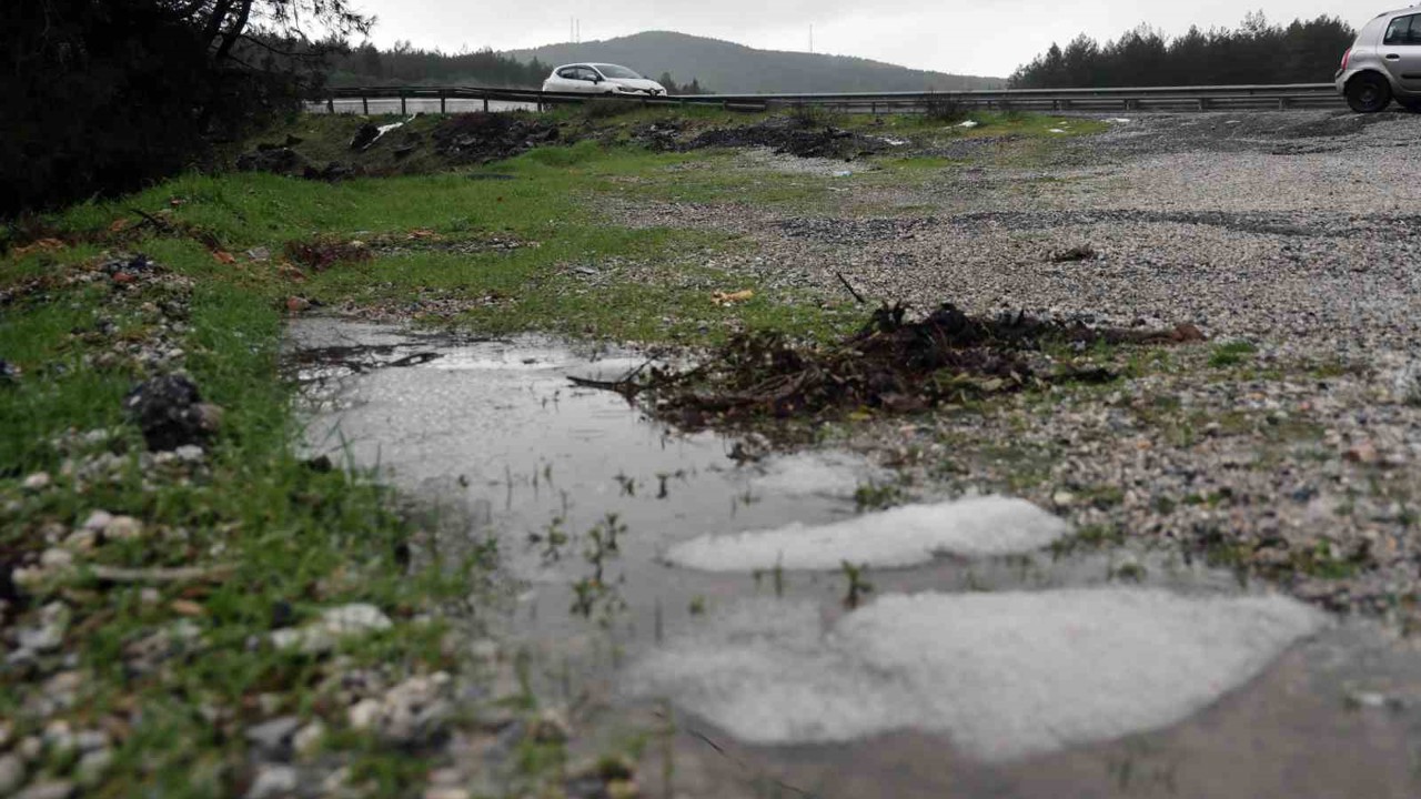 Muğla’da sağanak yağmur ile birlikte dolu yağdı
