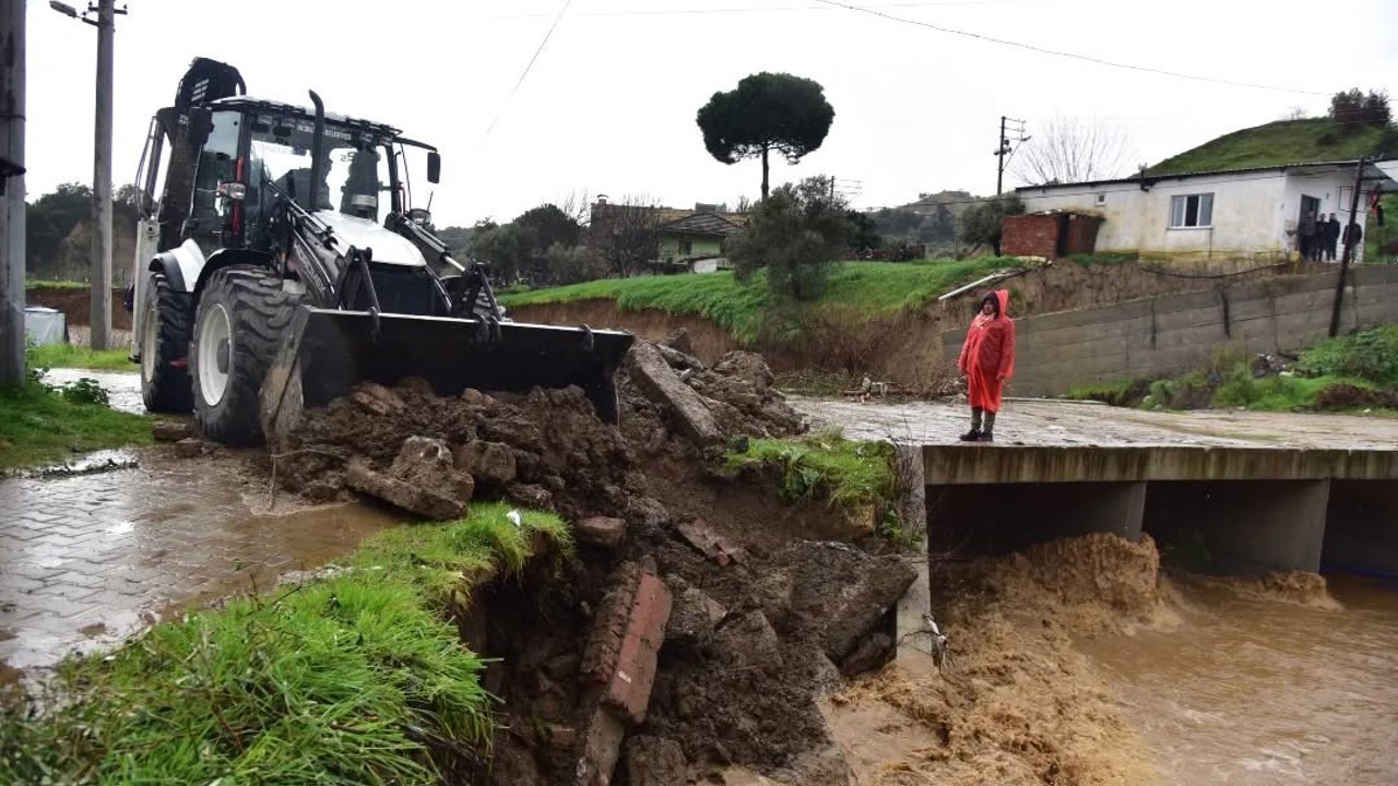 İncirliova Belediyesi’nden yağışa hızlı müdahale
