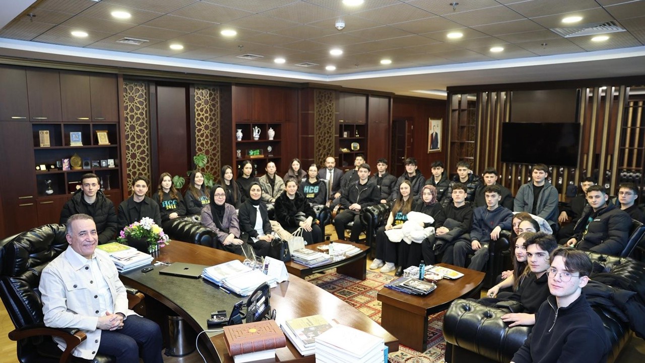 Sultangazi’de gençlik buluşmaları tam gaz devam
