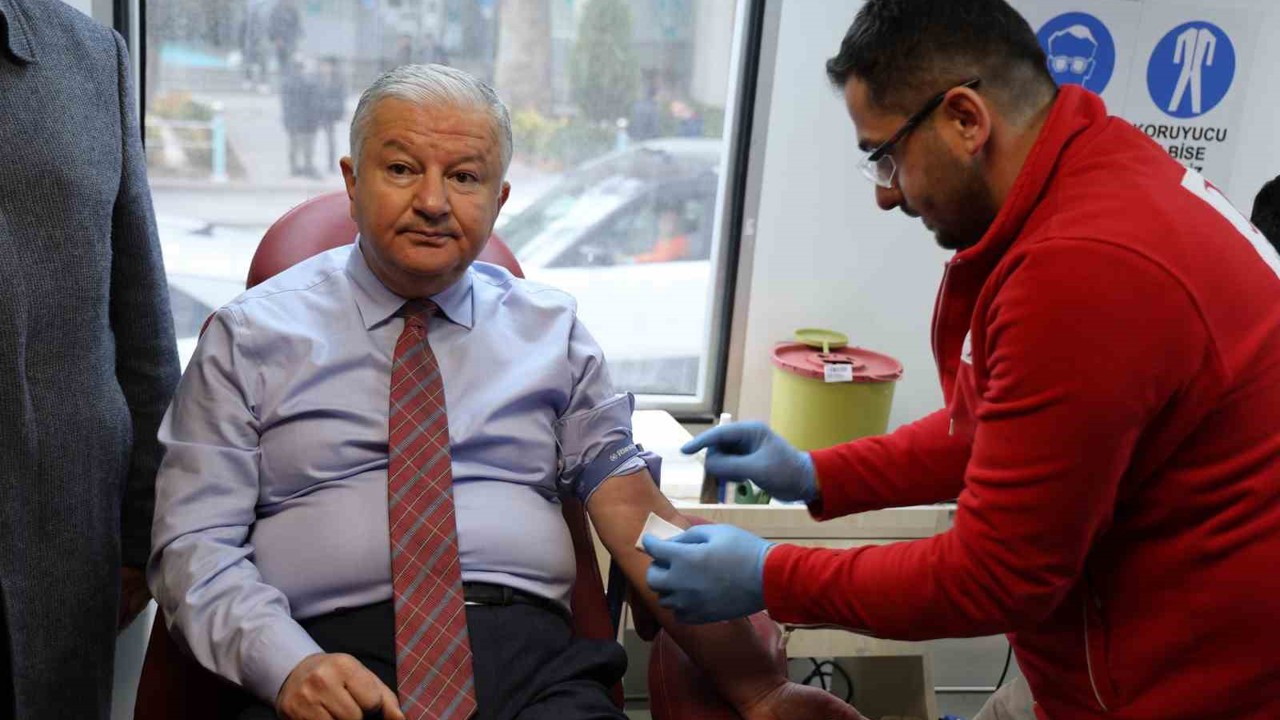 Aksaray’da kan bağışı kampanyasına Vali Duru da katıldı

