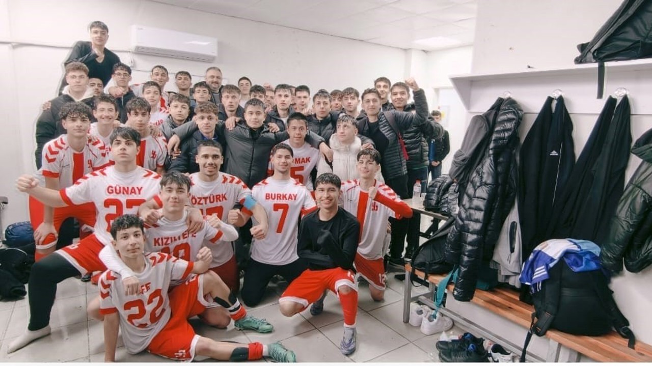 Liselilerin kavga çıkan maçında centilmenlik kazandı
