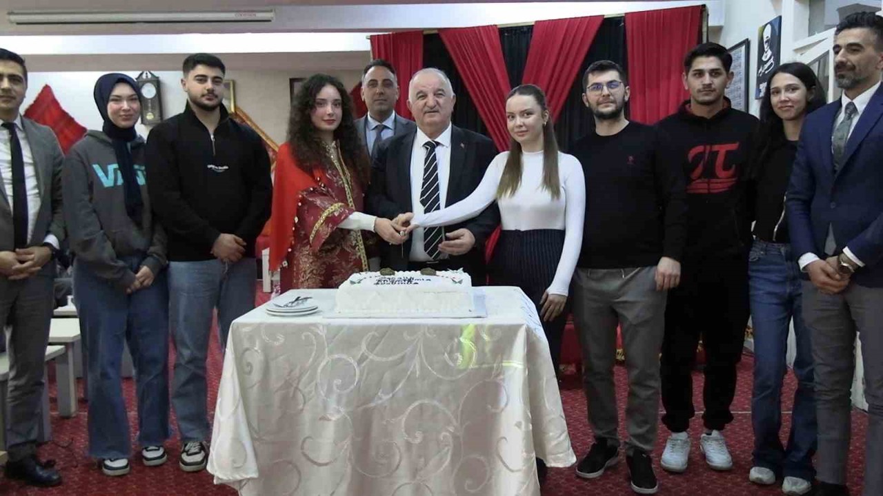 Edirne’de evlilik kredisinden faydalanan çiftler için temsili kına gecesi
