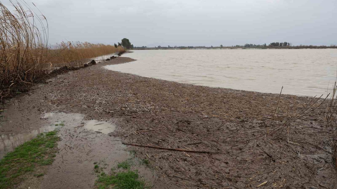 Kozan’da sağanak taşkınlara yol açtı
