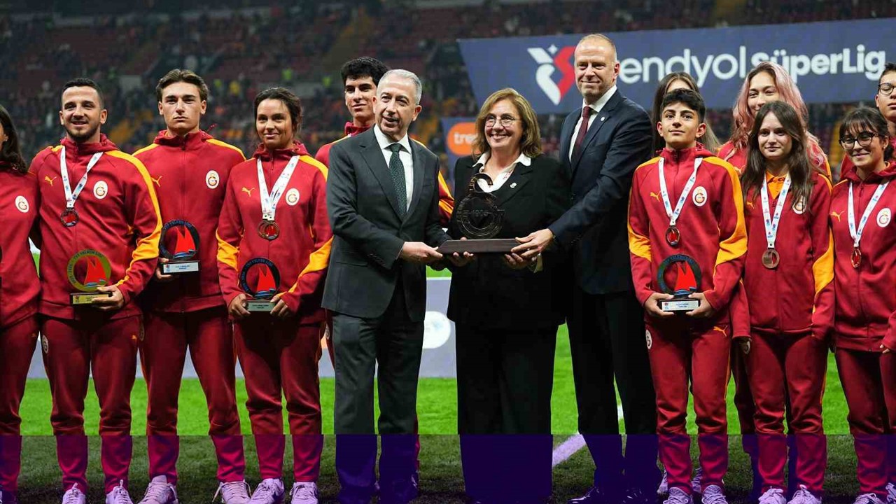 Trendyol Süper Lig: Galatasaray: 1 - Eyüpspor: 0 (Maç devam ediyor)
