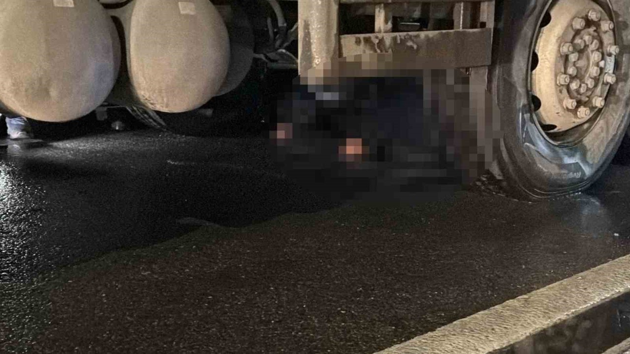 Üsküdar’da feci kaza: Karşıya geçmek isteyen kadın kamyonun altında kaldı
