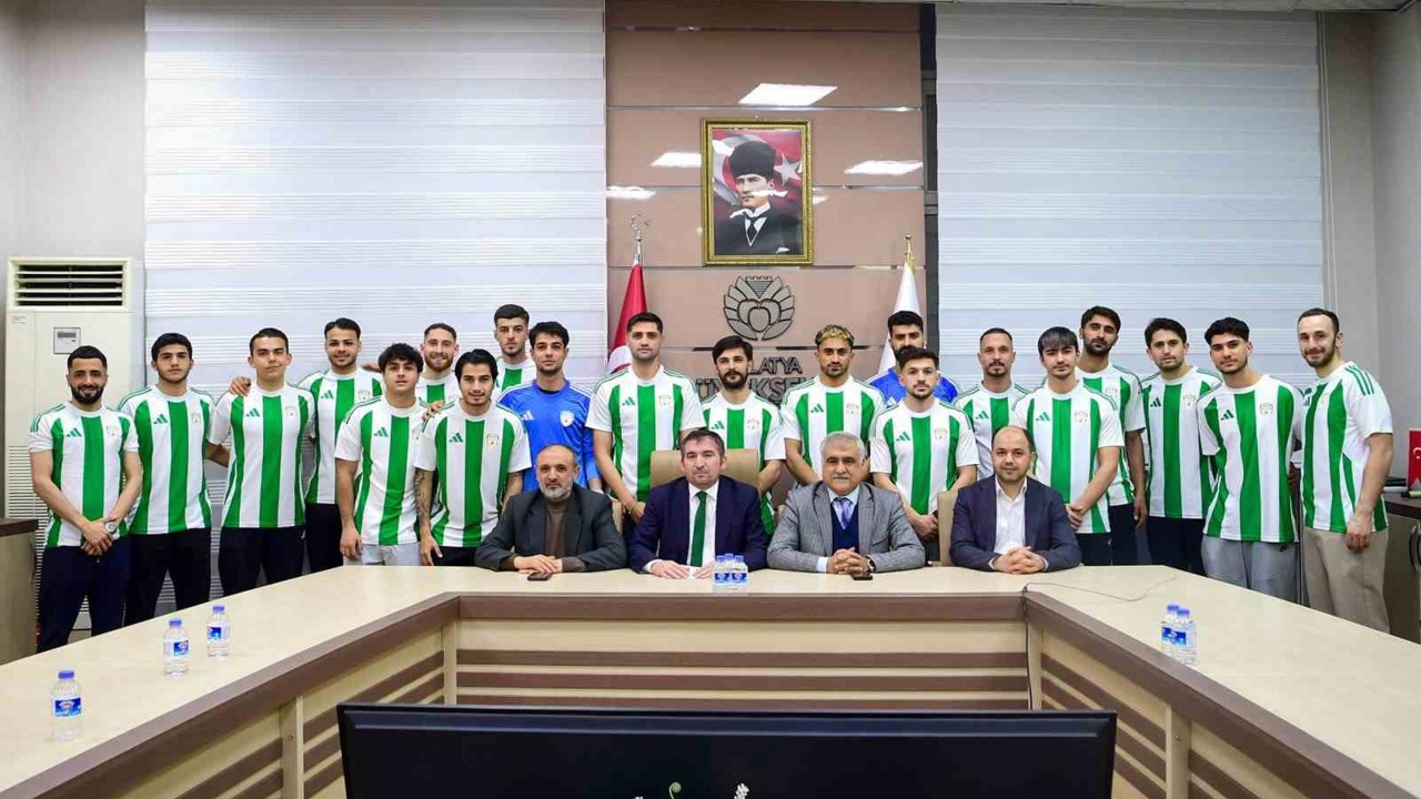 Malatya Yeşilyurtspor, devre arası transfer edilen futbolcular için toplu imza t