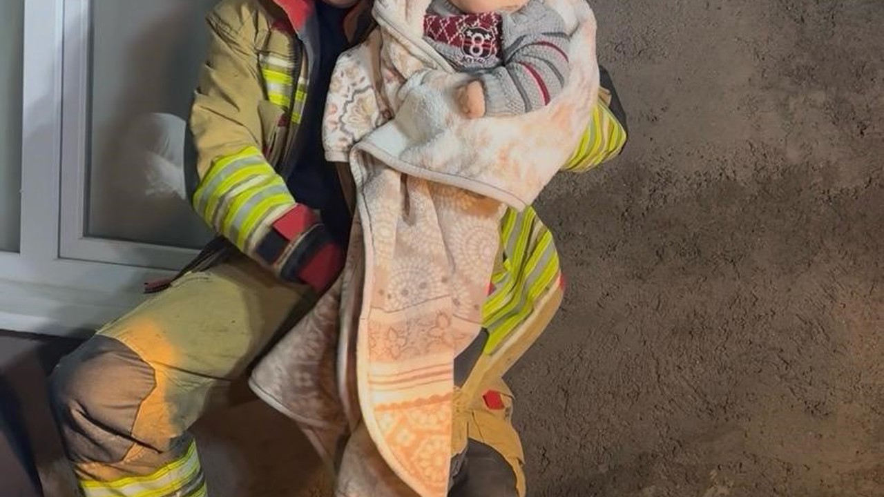 Selde mahsur kalan 11 kişilik aileyi itfaiye kurtardı
