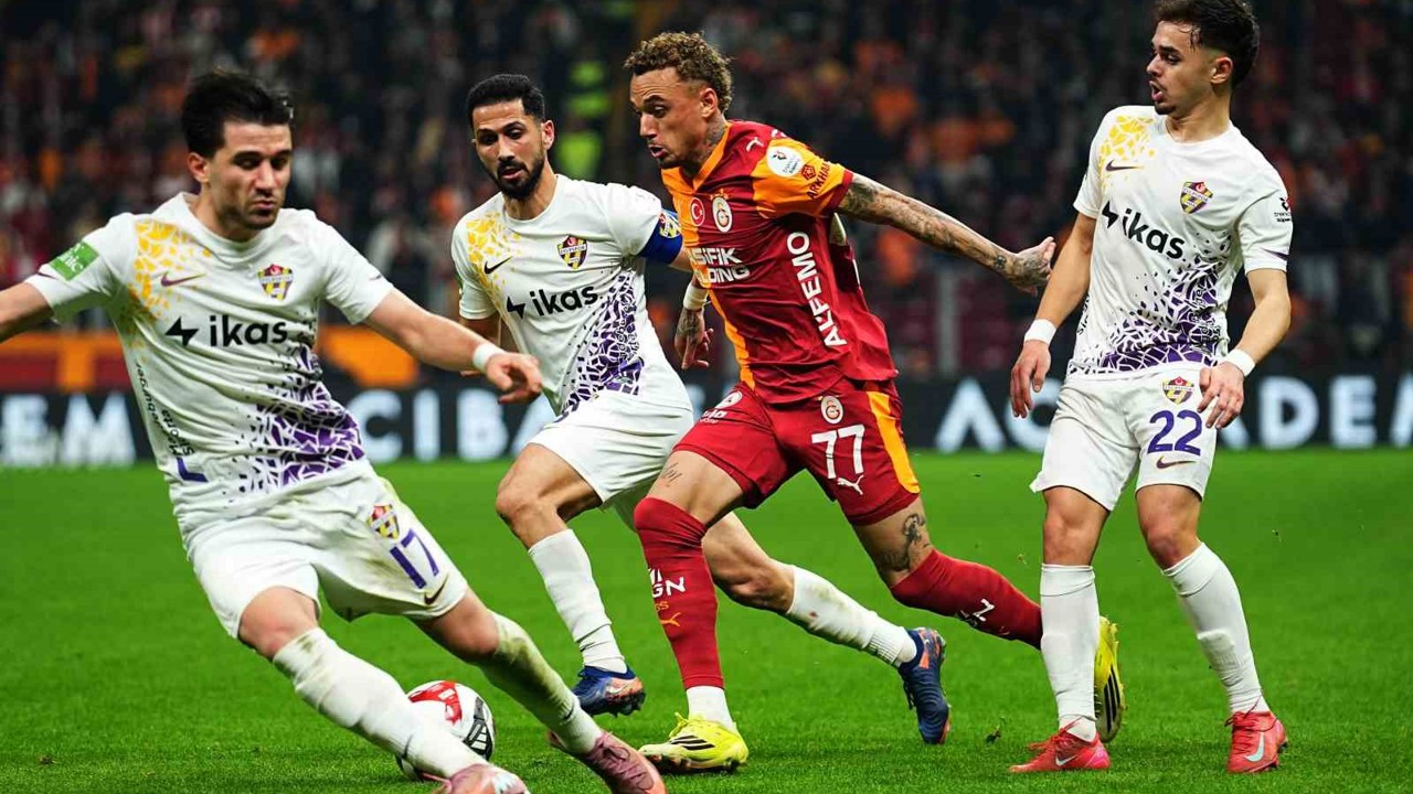 Galatasaray ligde 2 maç sonra gol yedi
