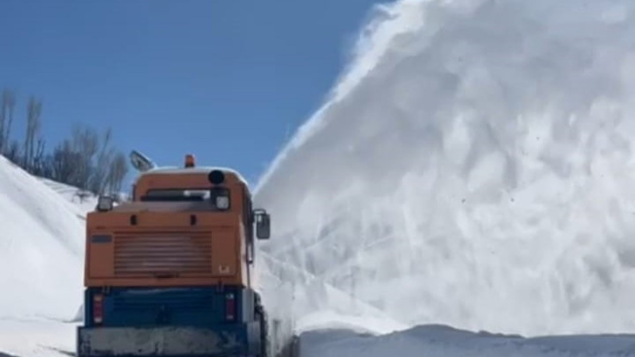 Bitlis’te karla mücadele çalışmaları devam ediyor
