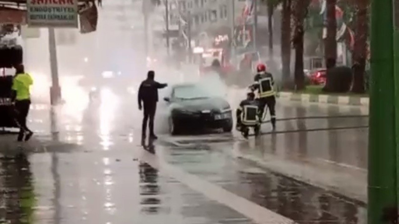 Osmaniye’de park halindeki otomobil yandı
