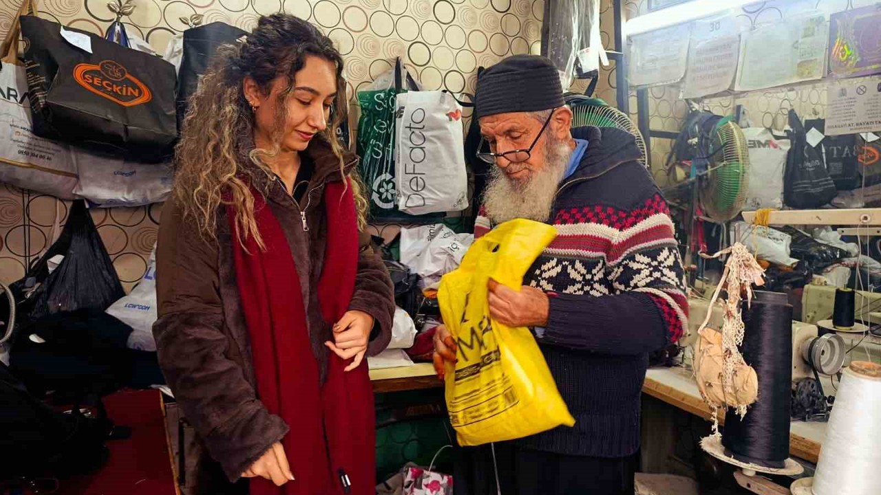 83’lük terzi, ilk günkü aşkla mesleğini sürdürüyor
