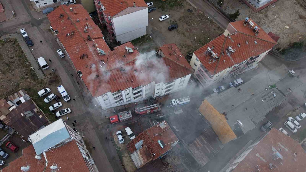 Elazığ’daki korkutan yangın kontrol altına alındı
