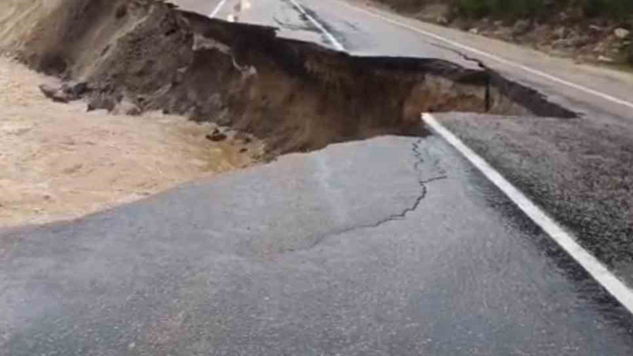 Adana’da Kozan-Kayseri karayolu ulaşıma kapandı
