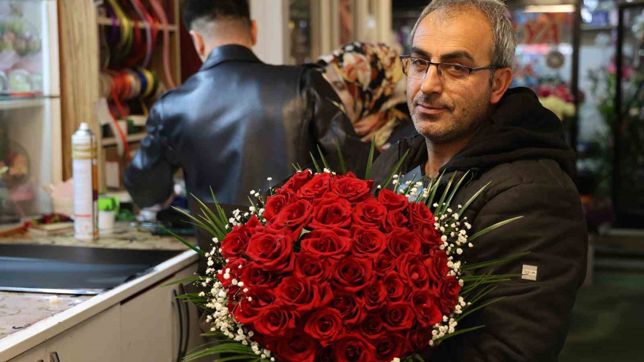 Kırşehir’de sevgililer gününe özel "41 kere maşallah" çiçek konseptine ilgi
