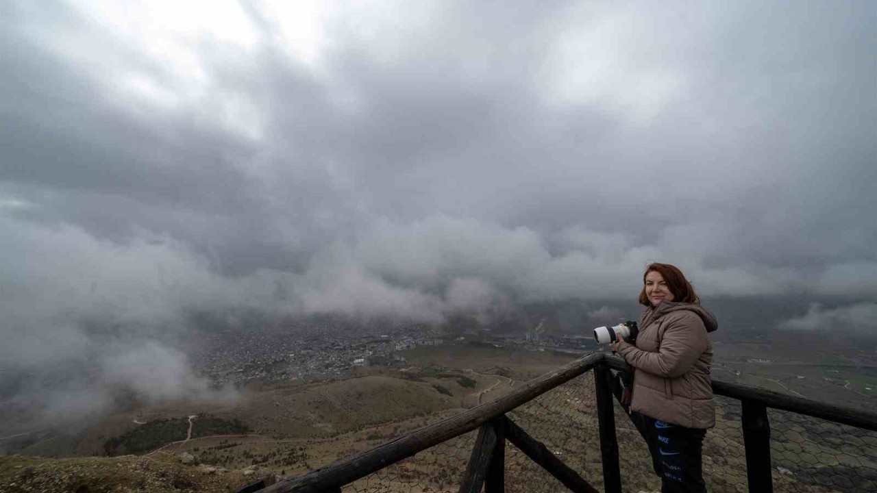 Makam Dağı’ndan sis altında kalan Ergani görüntülendi

