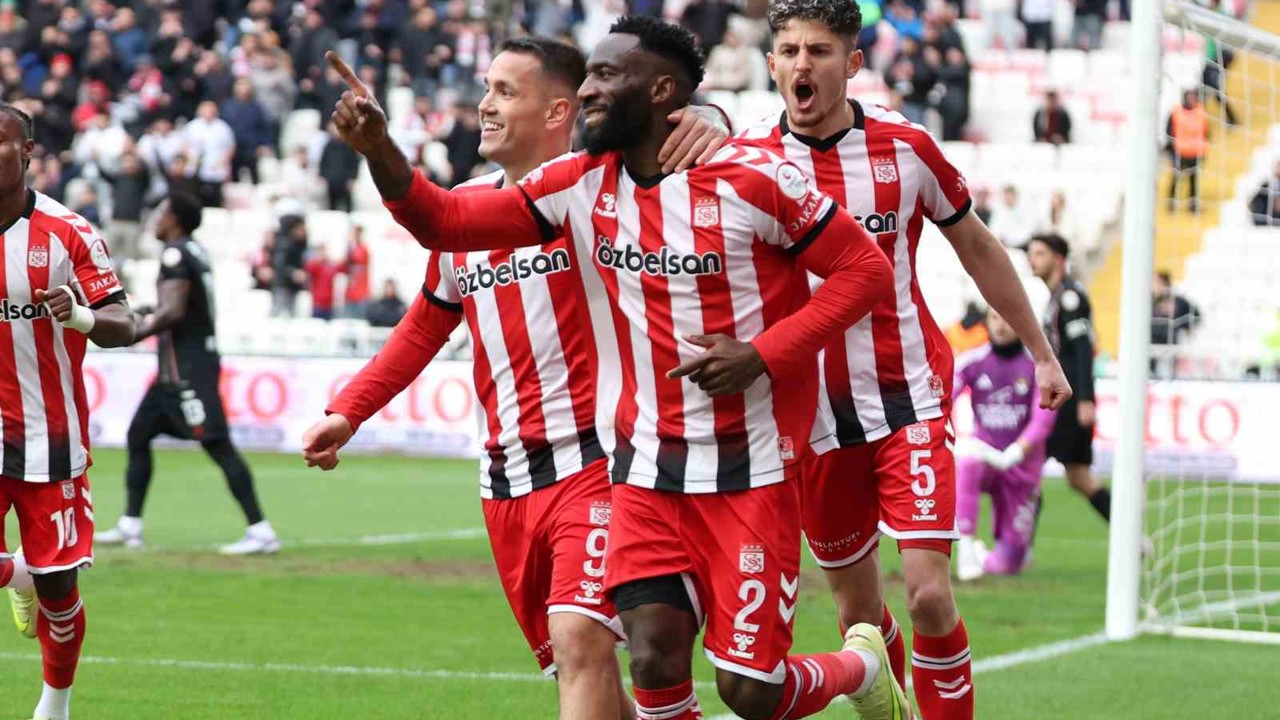 Trendyol 1. Lig: Özbelsan Sivasspor: 3 - Vanspor FK: 3
