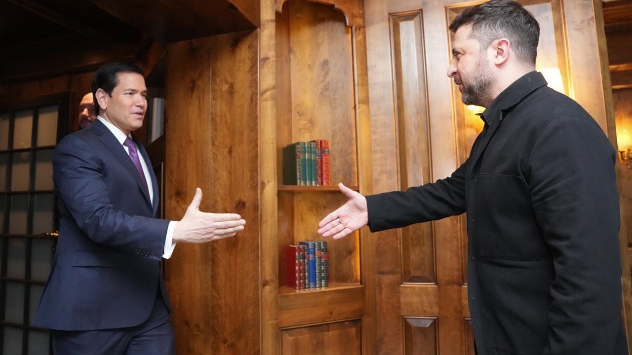 Zelenskiy, barış görüşmeleri öncesinde ABD Dışişleri Bakanı Rubio ile bir araya geldi
